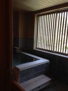 翠山亭の客室温泉